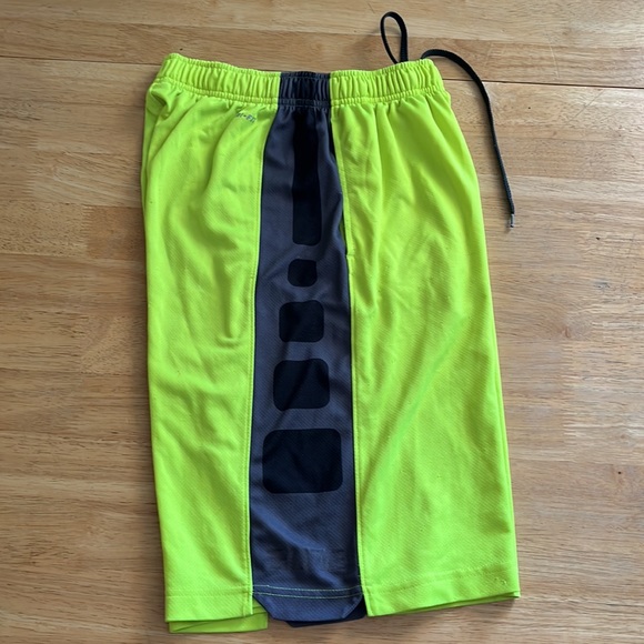 Shorts - Picture 3 of 5